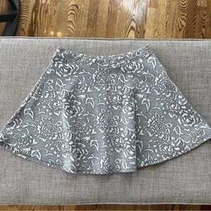 Forever‎ 21 Floral Gray Skirt. Stretch waist band. Size M, 16 inches in length.
